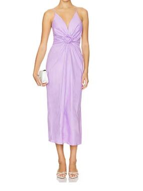 Yumi Kim REVOLVE LINEN DRESS
Elegant / Chic in the color Lilac
Size S